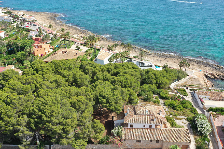 LA CALETA HOUSE