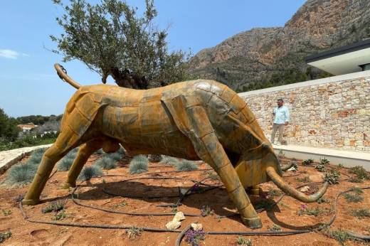 INSTALACIÓN DE UNA ESCULTURA MUY ESPECIAL