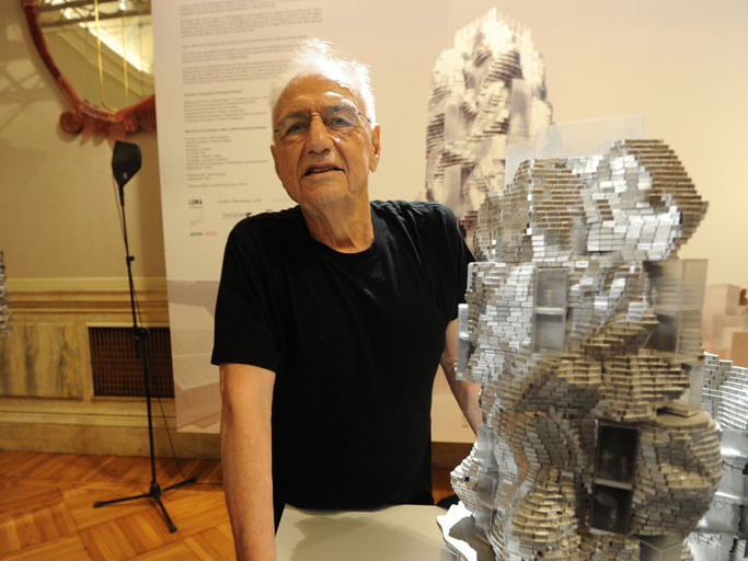 GEHRY, EL ARQUITECTO QUE CONVIRTIÓ LA MATERIA EN MOVIMIENTO